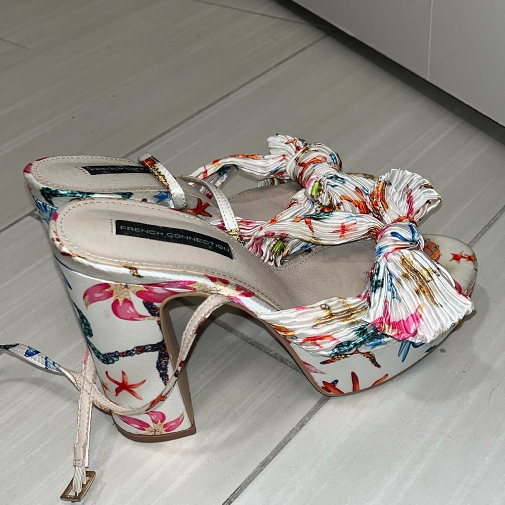 chunky beach themed heels - size 7